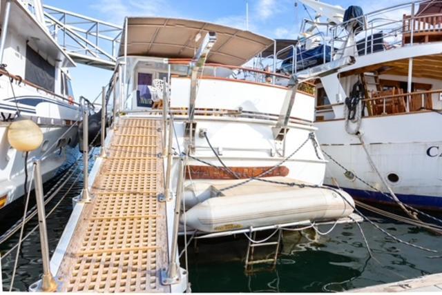 Charming Boat In Barcelona - Perfect Getaway Hotel Sant Adria de Besos Exterior photo