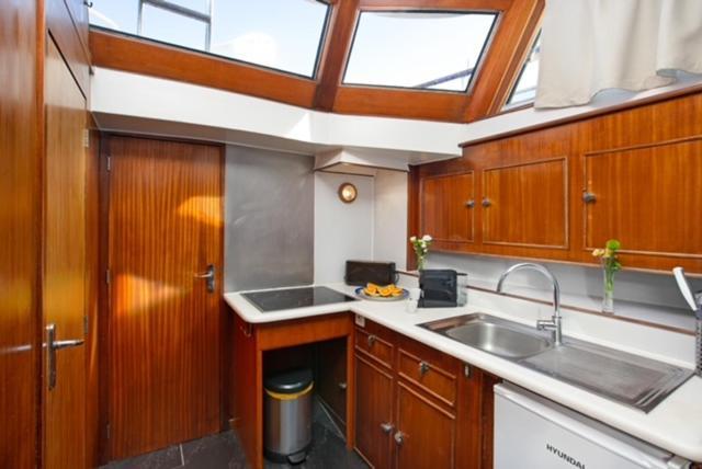 Charming Boat In Barcelona - Perfect Getaway Hotel Sant Adria de Besos Exterior photo